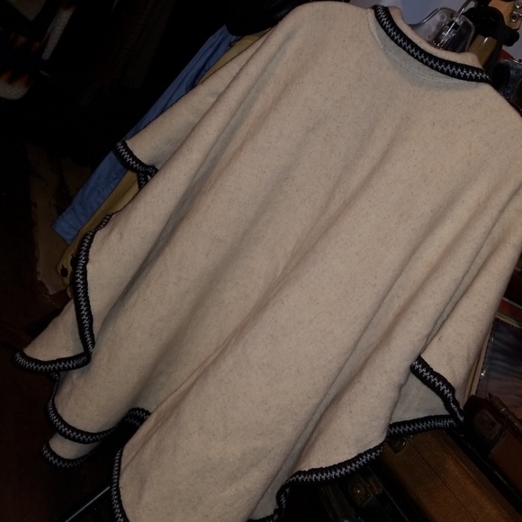 Confecciones Artilana cape - Picture 2 of 4